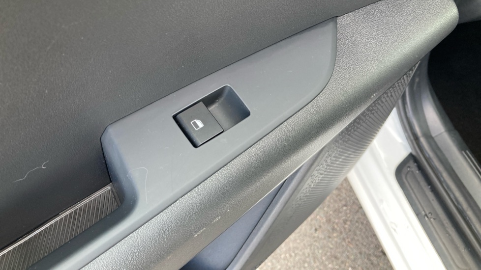 Kia Niro 1.6 GDi PHEV 2 5dr DCT Estate - Image 27