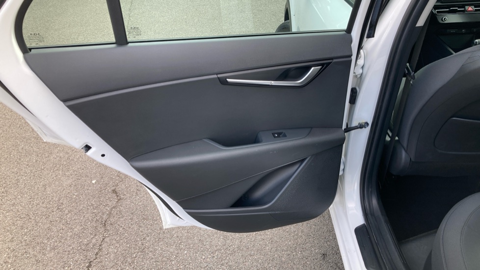 Kia Niro 1.6 GDi PHEV 2 5dr DCT Estate - Image 28