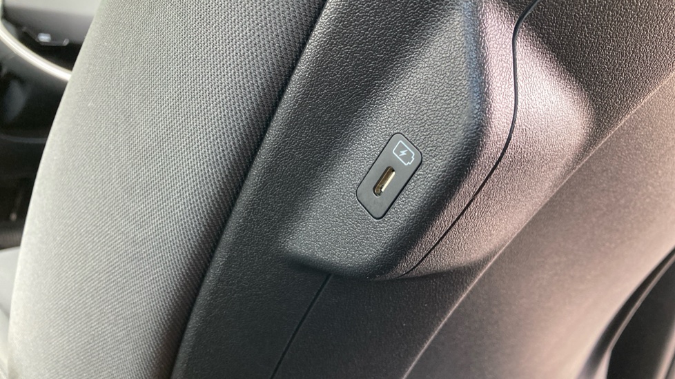 Kia Niro 1.6 GDi PHEV 2 5dr DCT Estate - Image 35