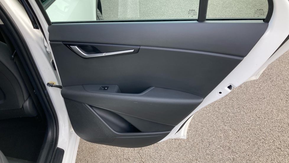 Kia Niro 1.6 GDi PHEV 2 5dr DCT Estate - Image 37