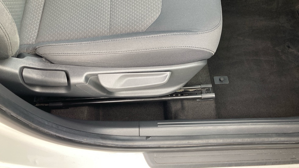 Kia Niro 1.6 GDi PHEV 2 5dr DCT Estate - Image 38