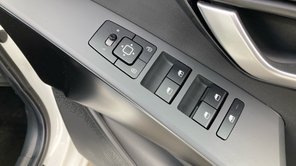 Kia Niro 1.6 GDi PHEV 2 5dr DCT Estate - Image 40
