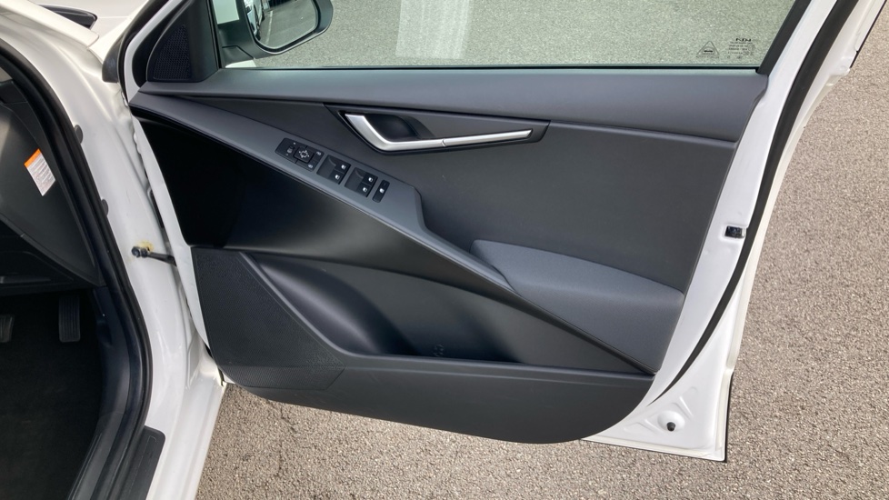 Kia Niro 1.6 GDi PHEV 2 5dr DCT Estate - Image 41