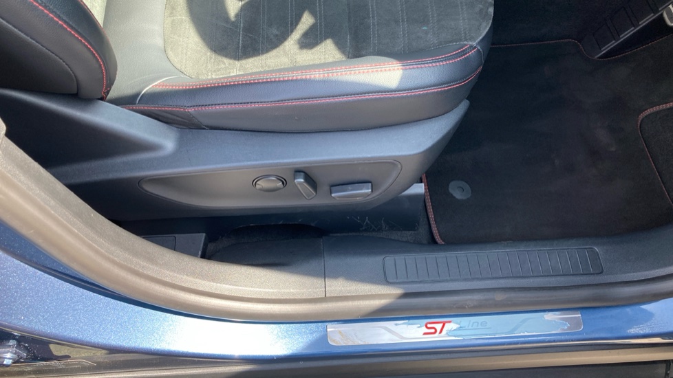 Ford Kuga 1.5 EcoBoost 150 ST-Line X Edition 5dr Petrol Estate - Image 46