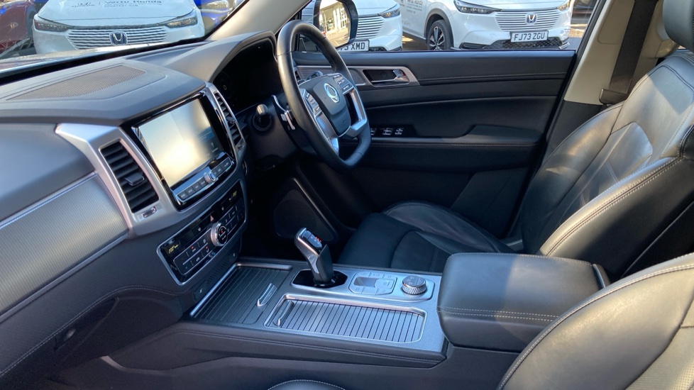 Ssangyong Rexton 2.2 Ultimate 5dr Auto Diesel Estate - Image 9
