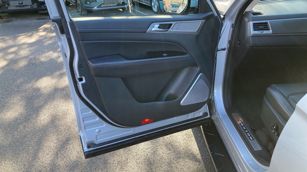 Ssangyong Rexton 2.2 Ultimate 5dr Auto Diesel Estate - Image 100