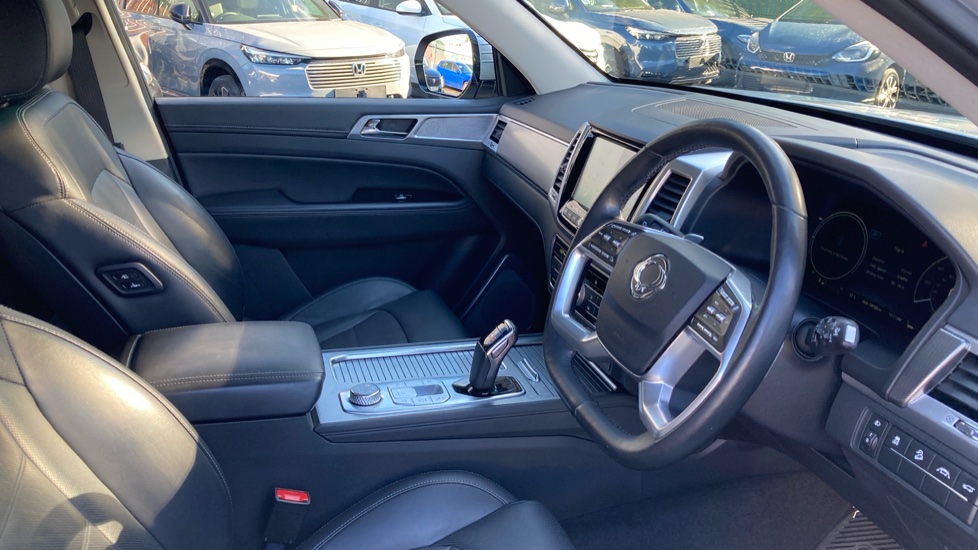 Ssangyong Rexton 2.2 Ultimate 5dr Auto Diesel Estate - Image 11