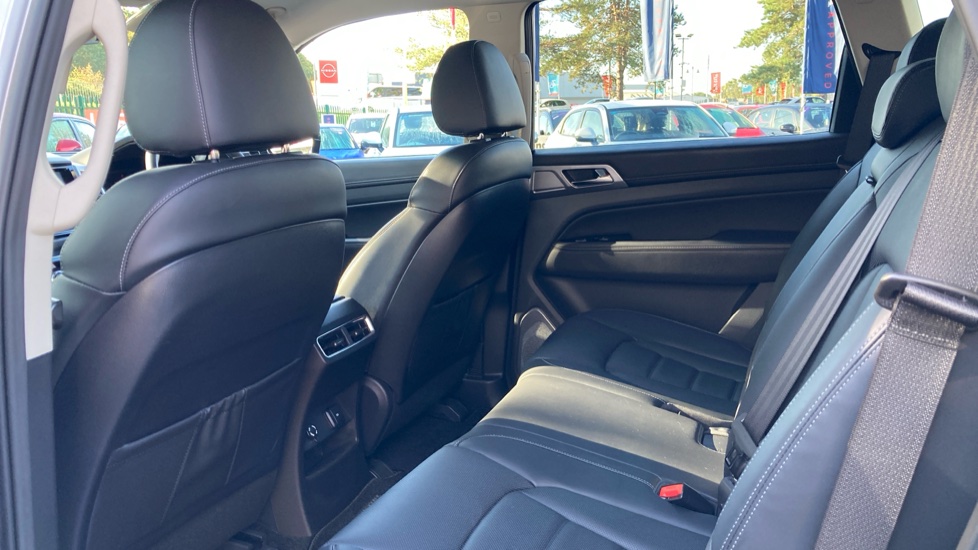 Ssangyong Rexton 2.2 Ultimate 5dr Auto Diesel Estate - Image 16