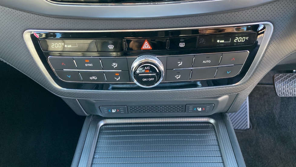 Ssangyong Rexton 2.2 Ultimate 5dr Auto Diesel Estate - Image 33