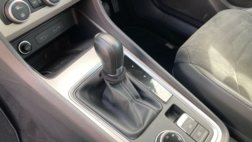 SEAT Ateca 1.5 TSI EVO Xperience 5dr DSG Petrol Estate - Image 13