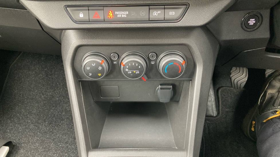 Dacia Sandero 1.0 Tce Expression 5dr Petrol Hatchback - Image 27