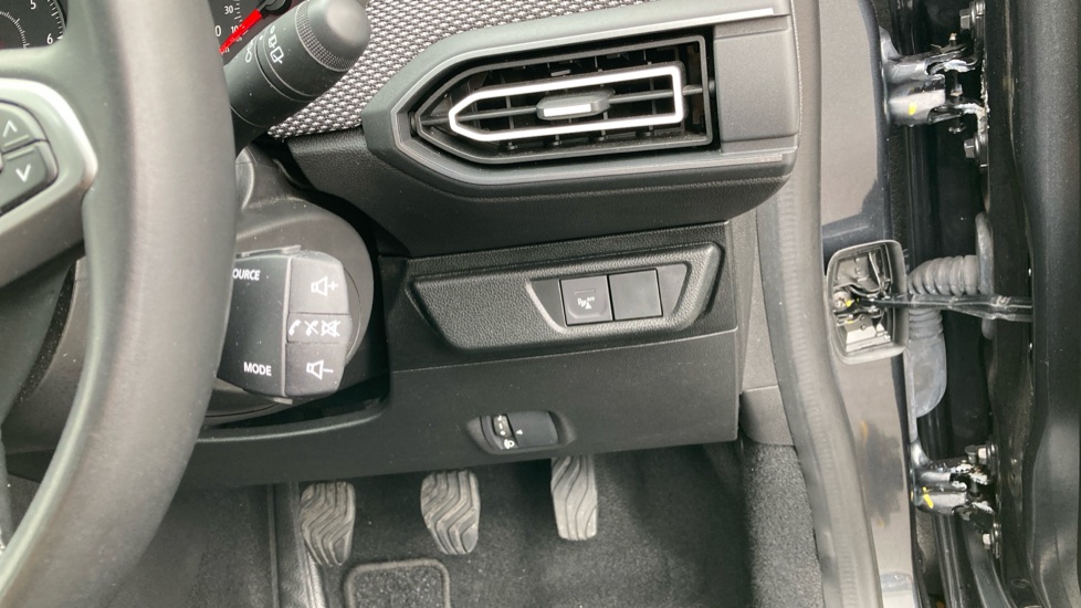 Dacia Sandero 1.0 Tce Expression 5dr Petrol Hatchback - Image 34