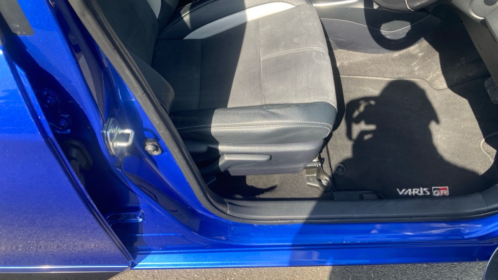 Toyota Yaris 1.5 Hybrid GR-Sport 5dr CVT Hybrid Hatchback - Image 35