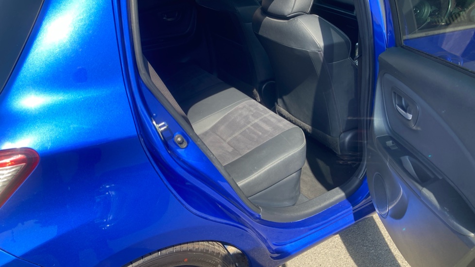 Toyota Yaris 1.5 Hybrid GR-Sport 5dr CVT Hybrid Hatchback - Image 38