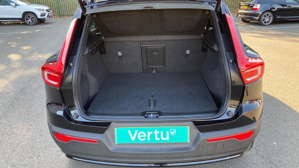 Volvo XC40 2.0 B4P Plus Dark 5dr Auto Petrol Estate - Image 4