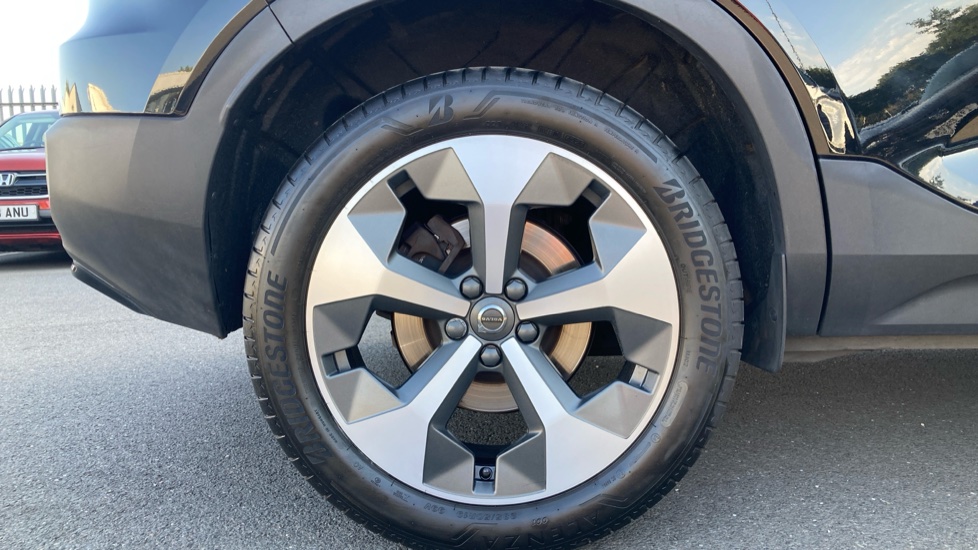 Volvo XC40 2.0 B4P Plus Dark 5dr Auto Petrol Estate - Image 7