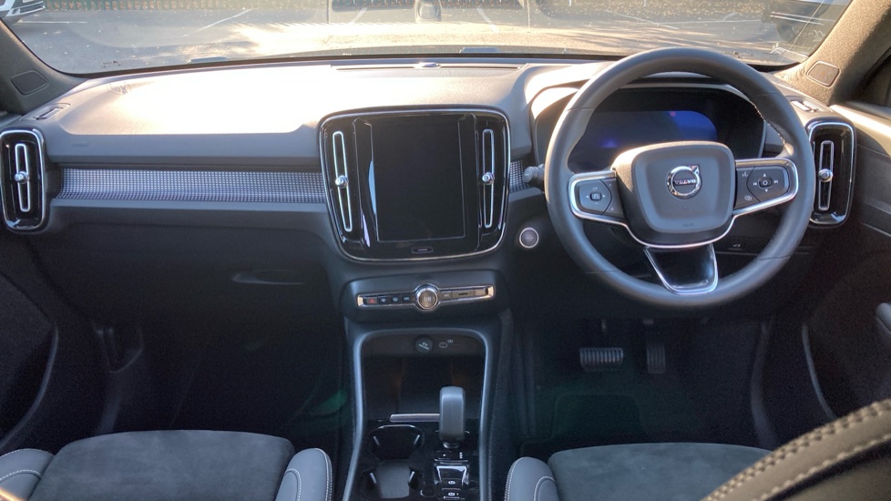 Volvo XC40 2.0 B4P Plus Dark 5dr Auto Petrol Estate - Image 10
