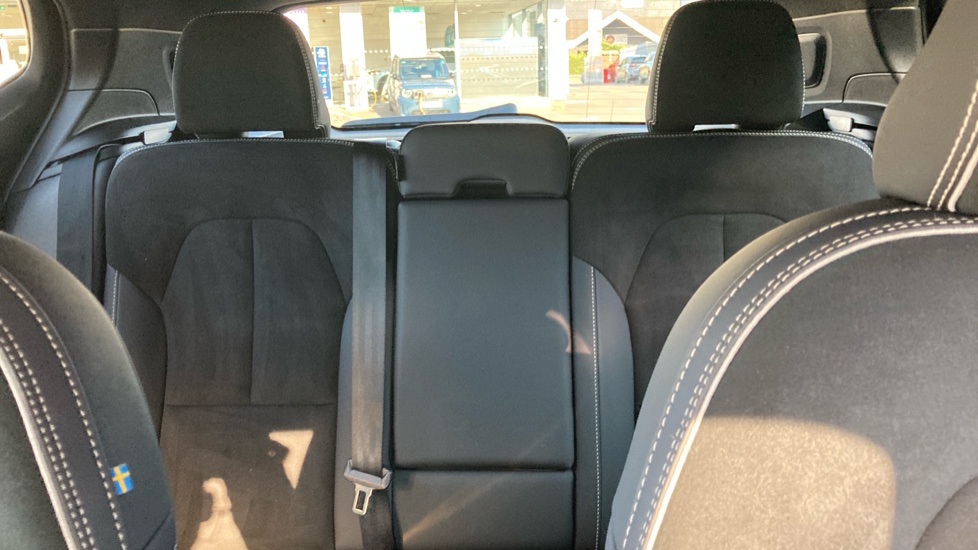 Volvo XC40 2.0 B4P Plus Dark 5dr Auto Petrol Estate - Image 15
