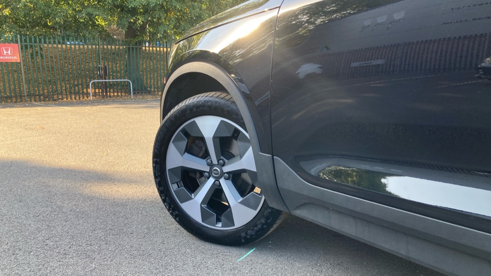 Volvo XC40 2.0 B4P Plus Dark 5dr Auto Petrol Estate - Image 21
