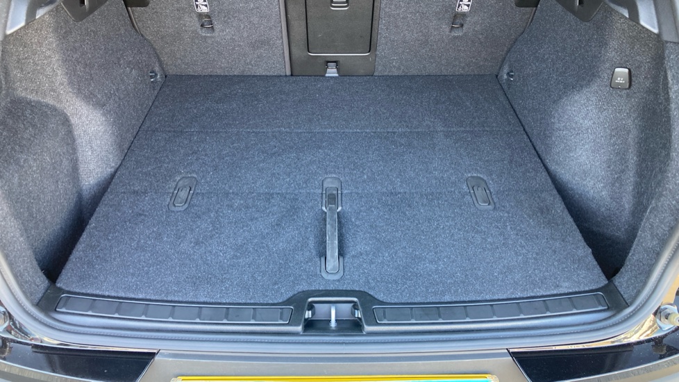 Volvo XC40 2.0 B4P Plus Dark 5dr Auto Petrol Estate - Image 30