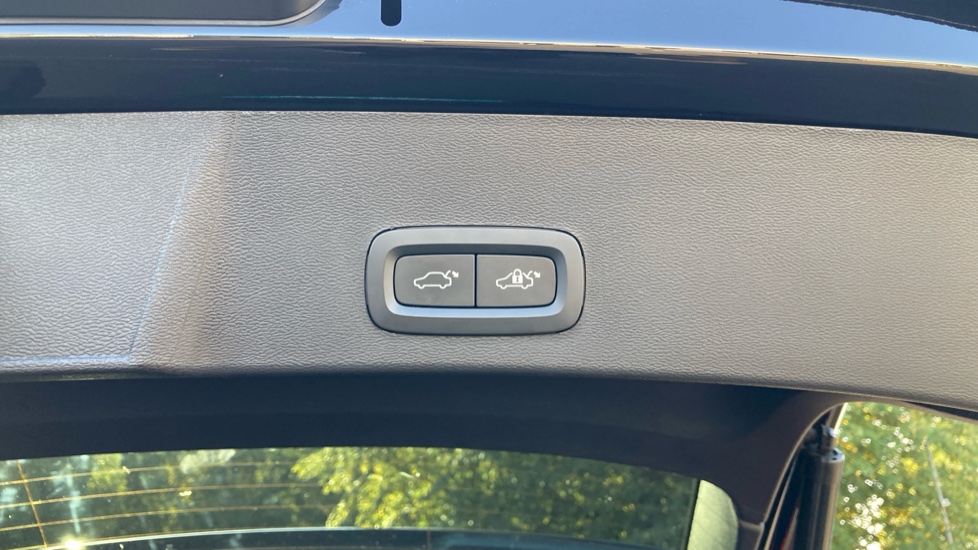 Volvo XC40 2.0 B4P Plus Dark 5dr Auto Petrol Estate - Image 33
