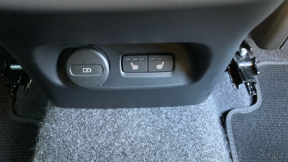 Volvo XC40 2.0 B4P Plus Dark 5dr Auto Petrol Estate - Image 36