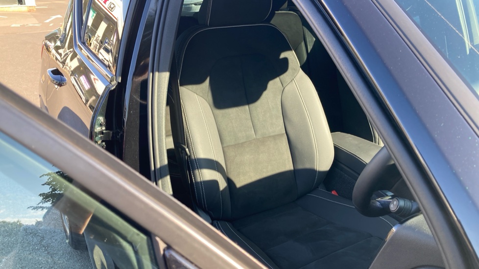Volvo XC40 2.0 B4P Plus Dark 5dr Auto Petrol Estate - Image 42