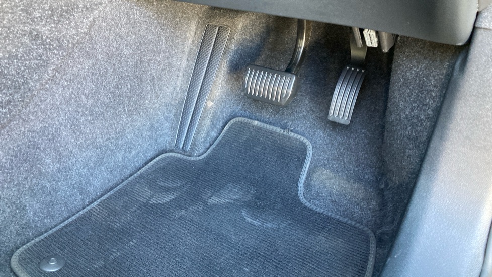 Volvo XC40 2.0 B4P Plus Dark 5dr Auto Petrol Estate - Image 46
