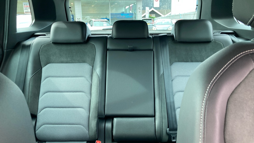 Volkswagen Tiguan 2.0 TDi 150 R-Line Tech 5dr DSG Diesel Estate - Image 15