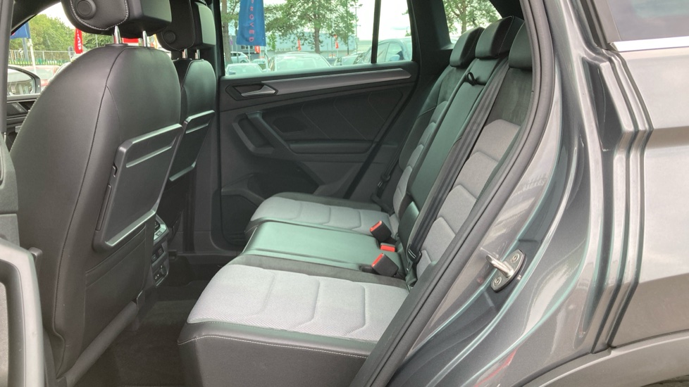 Volkswagen Tiguan 2.0 TDi 150 R-Line Tech 5dr DSG Diesel Estate - Image 16