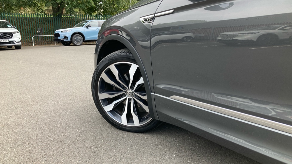 Volkswagen Tiguan 2.0 TDi 150 R-Line Tech 5dr DSG Diesel Estate - Image 22