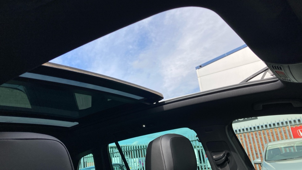 Volkswagen Tiguan 2.0 TDi 150 R-Line Tech 5dr DSG Diesel Estate - Image 85