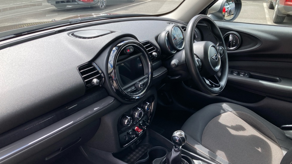 MINI Clubman 1.5 Cooper 6dr Petrol Estate - Image 9