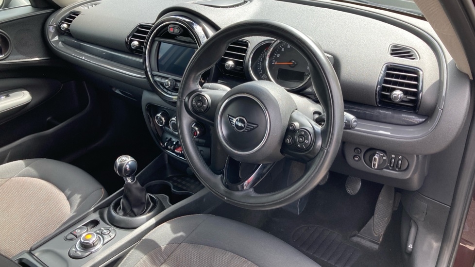 MINI Clubman 1.5 Cooper 6dr Petrol Estate - Image 11