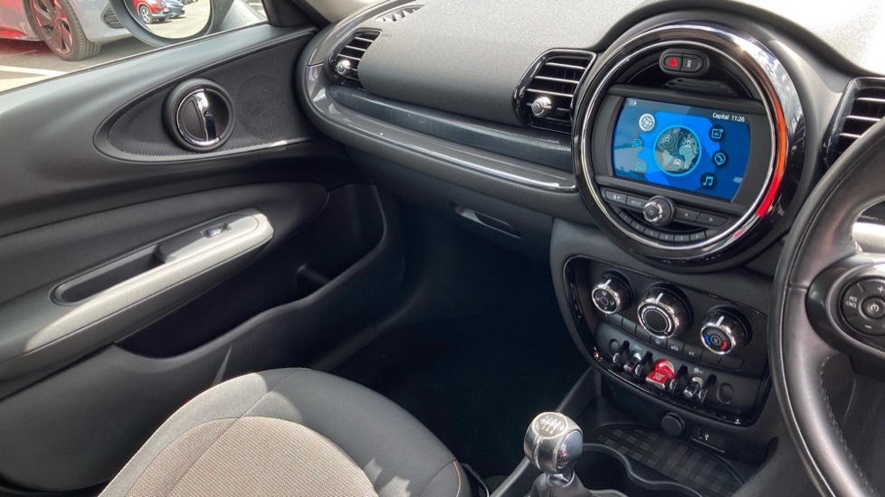 MINI Clubman 1.5 Cooper 6dr Petrol Estate - Image 14