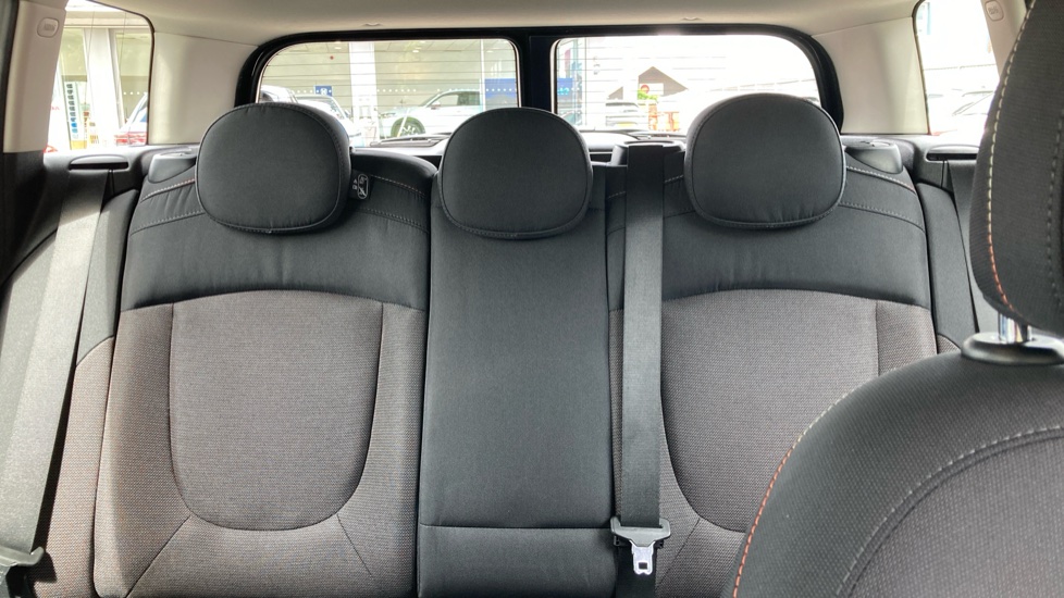 MINI Clubman 1.5 Cooper 6dr Petrol Estate - Image 15