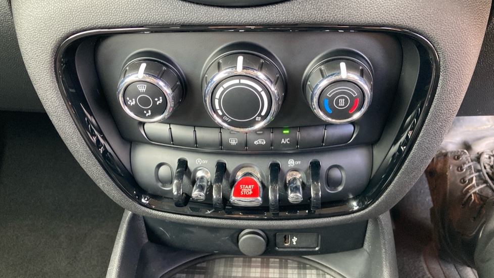 MINI Clubman 1.5 Cooper 6dr Petrol Estate - Image 25