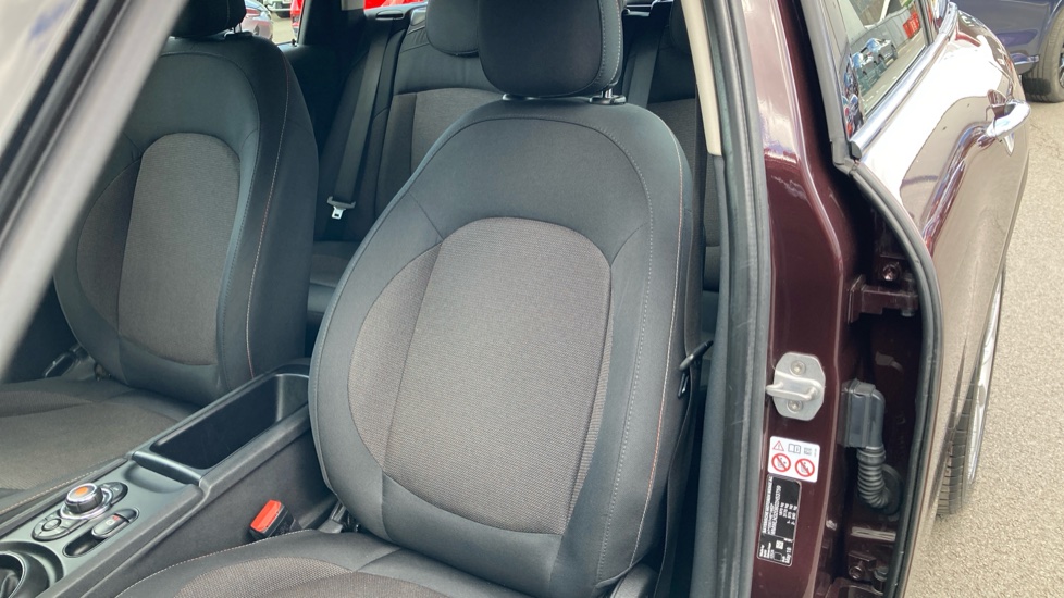 MINI Clubman 1.5 Cooper 6dr Petrol Estate - Image 47