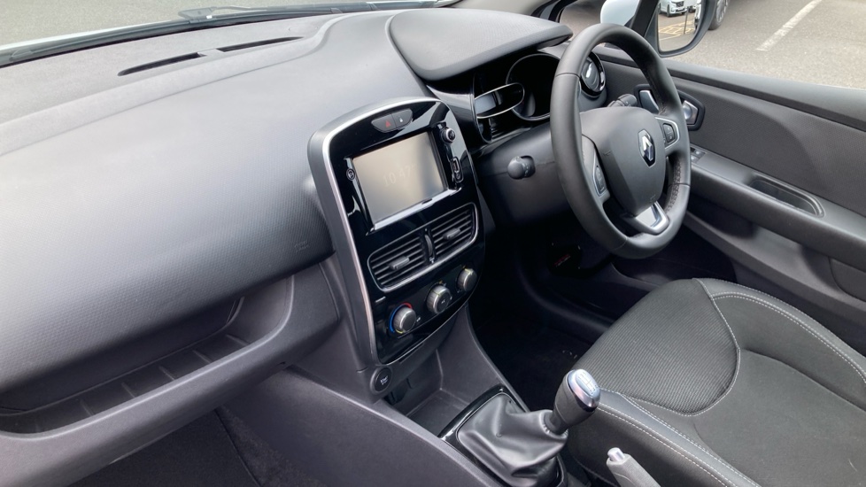 Renault Clio 1.2 16V Dynamique Nav 5dr Petrol Hatchback - Image 9