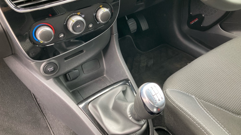 Renault Clio 1.2 16V Dynamique Nav 5dr Petrol Hatchback - Image 13