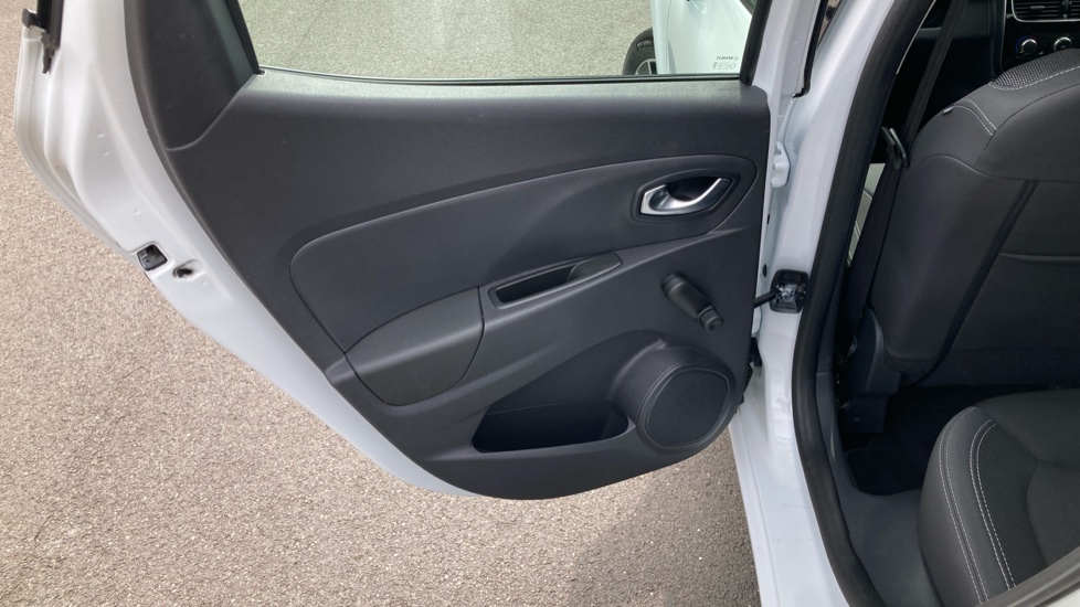 Renault Clio 1.2 16V Dynamique Nav 5dr Petrol Hatchback - Image 27