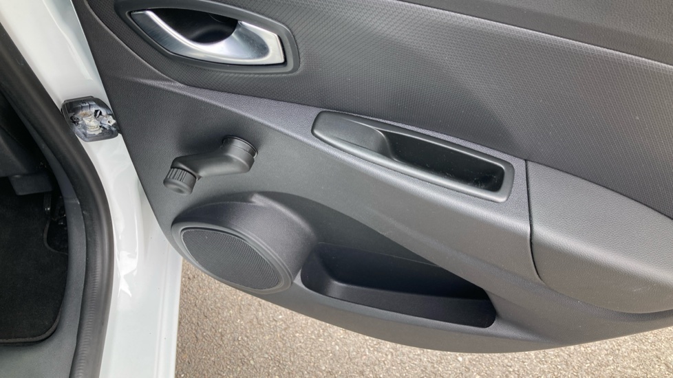 Renault Clio 1.2 16V Dynamique Nav 5dr Petrol Hatchback - Image 30