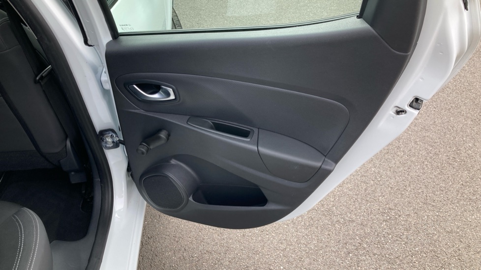 Renault Clio 1.2 16V Dynamique Nav 5dr Petrol Hatchback - Image 31