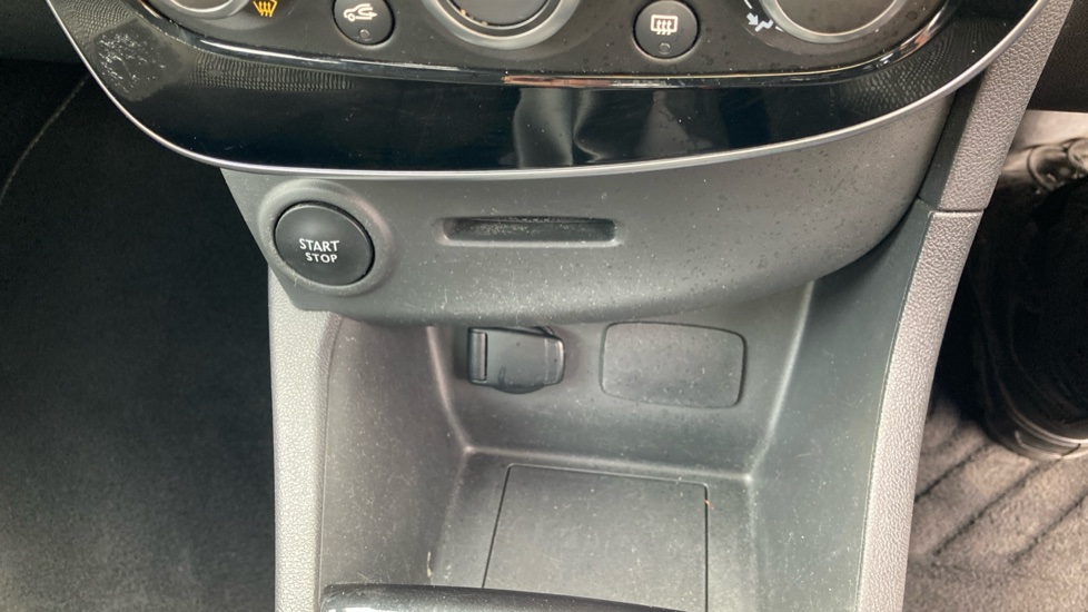 Renault Clio 1.2 16V Dynamique Nav 5dr Petrol Hatchback - Image 42
