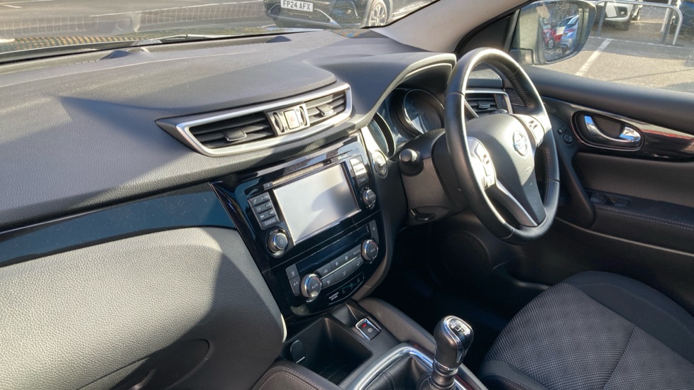 Nissan Qashqai 1.5 dCi N-Tec+ 5dr Diesel Hatchback - Image 9