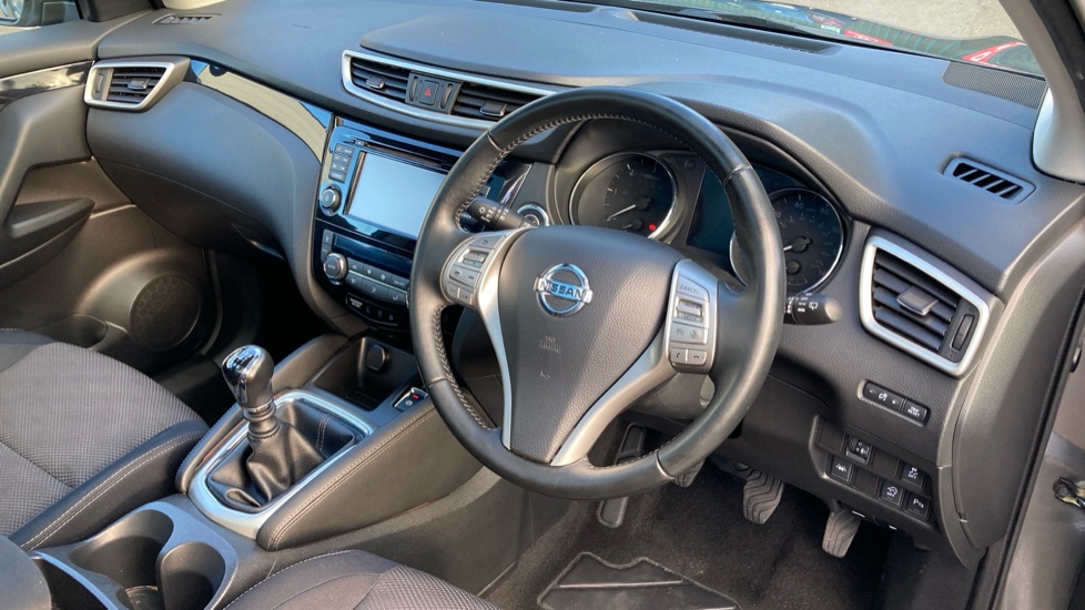 Nissan Qashqai 1.5 dCi N-Tec+ 5dr Diesel Hatchback - Image 11