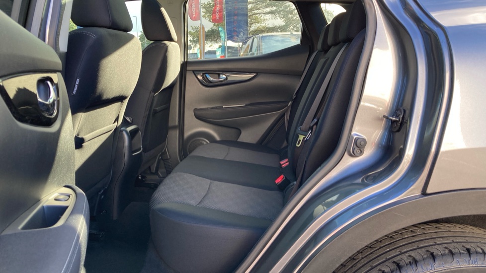 Nissan Qashqai 1.5 dCi N-Tec+ 5dr Diesel Hatchback - Image 16