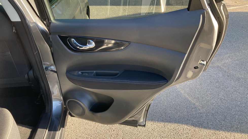 Nissan Qashqai 1.5 dCi N-Tec+ 5dr Diesel Hatchback - Image 36