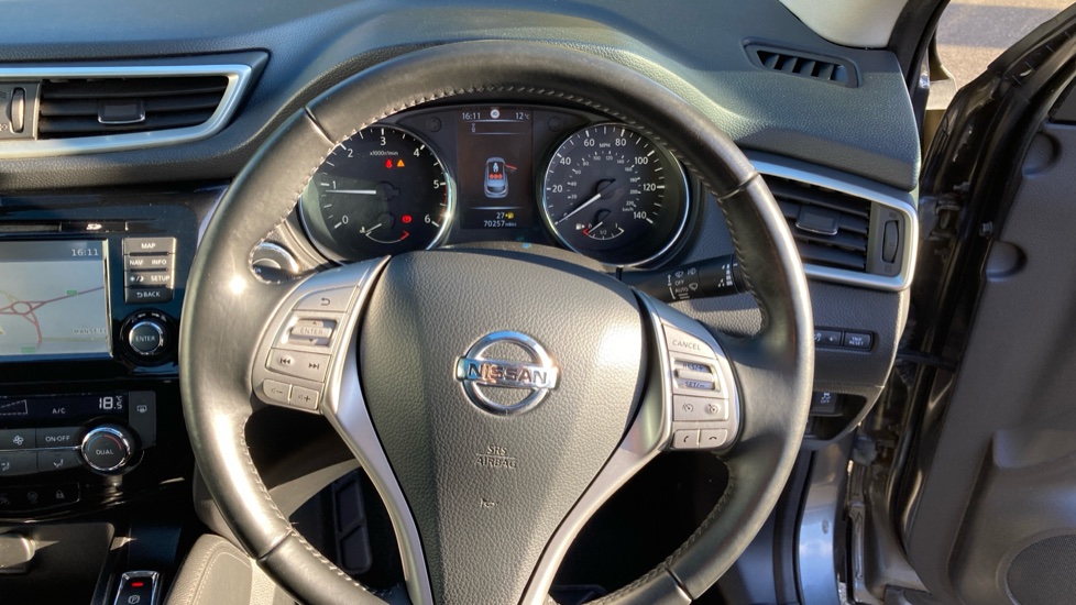 Nissan Qashqai 1.5 dCi N-Tec+ 5dr Diesel Hatchback - Image 57