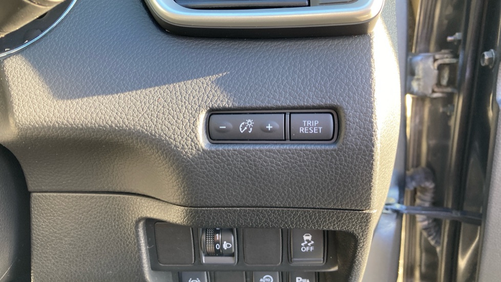 Nissan Qashqai 1.5 dCi N-Tec+ 5dr Diesel Hatchback - Image 58